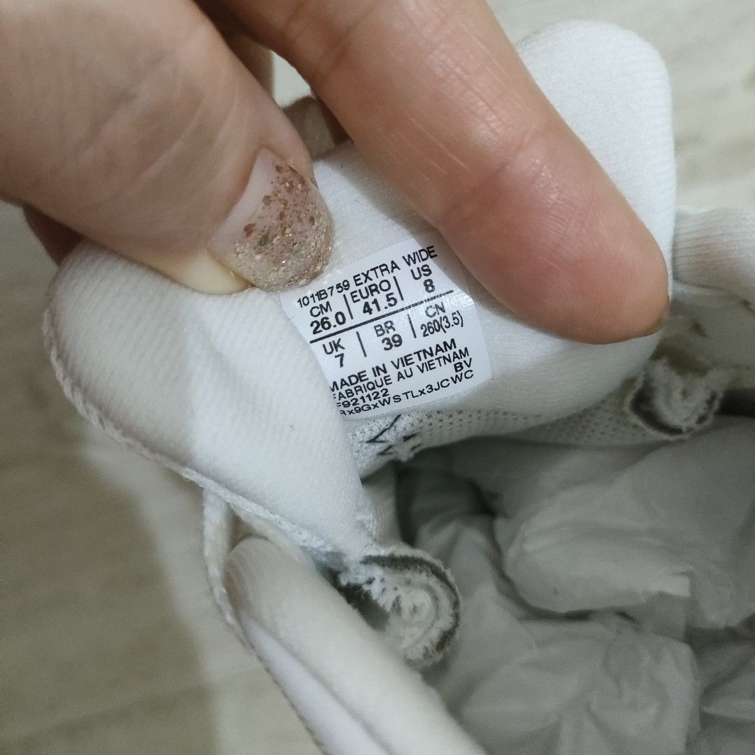 Asics Men's Extra Wide , Gel-Contend 7, 26 cm, white from Japan (Category: Sneakers) located in Singapore. Submitted by magnoliasky (Listing ID 1350959567, Image 3). Description: *Brand New, no box, bought in Japan. * Daughter's foot grew, unable to fit * This model is in high demand (only sold in Japan) as school shoe as the size is extra wide, it is very comfortable especially for those with flat foot. *fixed price, non-negotiable.