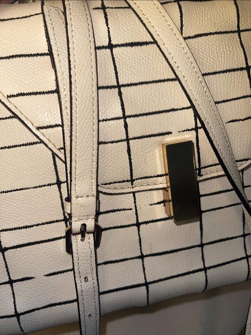 Authentic Valextra Iside Rare design (Category: Luxury Bags & Wallets) located in Roxas City. Submitted by lynngreyartillero (Listing ID 1350921392, Image 3). Description: Note: MAHARLIKA 🥰🥰🥰 Authentic Valextra Iside Rare like new 🤍🤍 Embroidered design sign of used lng sa lines nya may mga iilan na umangat sinulid pero not noticeable complete padin designs ✅✅✅ Imagine your self carrying Valextra rare bag design ang bongga lakas maka sosyal! 