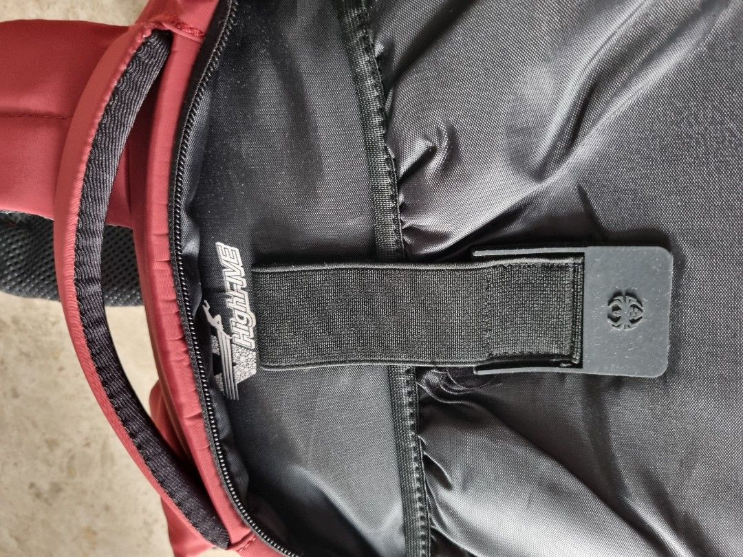 backpack (Category: Backpacks) located in Singapore. Submitted by lemongrass.lavender (Listing ID 1350910251, Image 3). Description: Brand new. Gift from friend..
