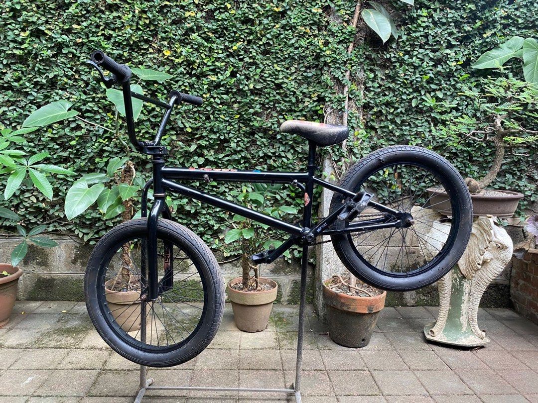 BMX BIKE - MONGOOSE (Category: Bicycles) located in Manila. Submitted by snackaroonie (Listing ID 1350978755, Image 1). Description: BMX BIKE - MONGOOSE Pre loved BMX used from 2020-2022 during pandemic. Ready to ride and looking for a new rider! Specs below: Mongoose Legion 40 - 3pcs. Cranks - 25T chain ring, 9T rear cassette - 20" wheels (issue at back wheel, torn from riding. See photo) - Top load stem - U-Brake system included but currently r