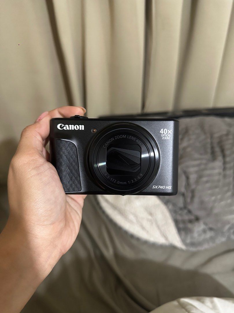 Canon SX740 HS (Category: Cameras) located in San Carlos. Submitted by dainty.ph (Listing ID 1351051037, Image 3). Description: BRAND NEW SX740HS!! ✨G7X DUPE ✨ 🔖 with canon warranty INCLUSIONS: 🔖 box 🔖 manual 🔖 battery 🔖 battery charger 🔖 strap 📌 can meet-up quezon city/baguio/pangasinan/mandaluyong PM ME PLEASE THANK YOU ! ♡ .