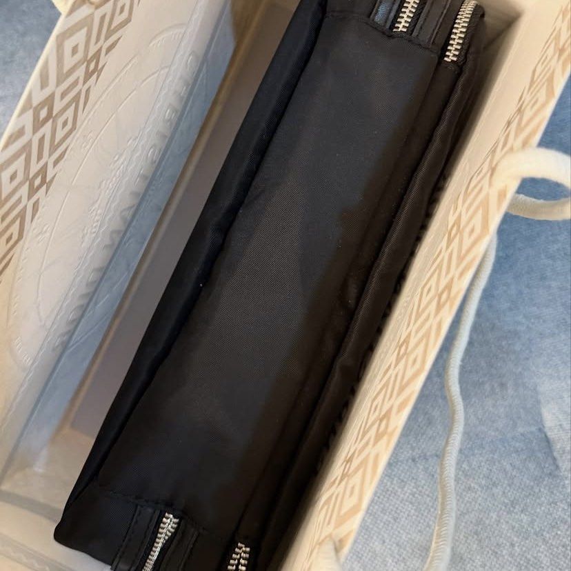 Christian Dior Brush Set (Category: Makeup) located in Pateros City. Submitted by omniabeautyph. (Listing ID 1351027578, Image 3). Description: CD Brush Set Brand new with paperbag.