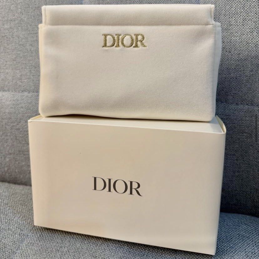 Christian Dior Pouch (Category: Luxury Bags & Wallets) located in Pateros City. Submitted by omniabeautyph. (Listing ID 1351030848, Image 1). Description: CD Complimentary Velvet Pouch Brand new w box fits Iphone Pro Max.