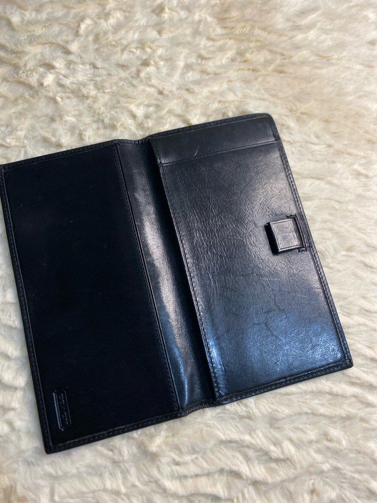 coach black (Category: Luxury Bags & Wallets) located in Antipolo. Submitted by prelovedcloseta (Listing ID 1350939446, Image 1). Description: auth coach black wallet with pen holder preloved size are indicated sa post pls check manipis lang siya.