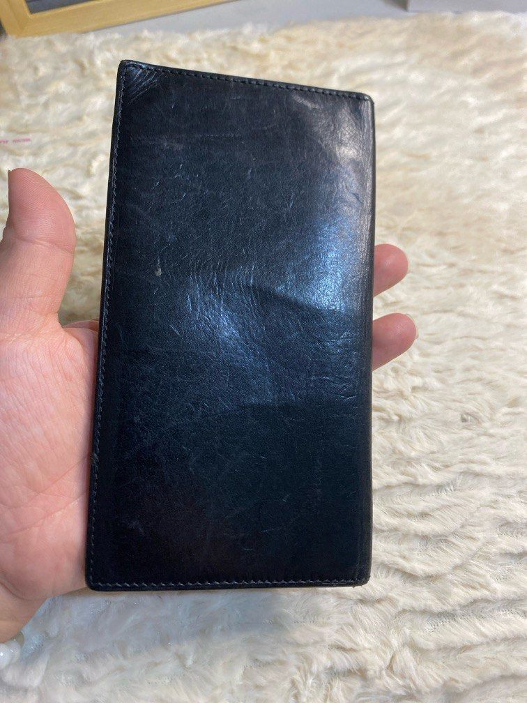 coach black (Category: Luxury Bags & Wallets) located in Antipolo. Submitted by prelovedcloseta (Listing ID 1350939446, Image 3). Description: auth coach black wallet with pen holder preloved size are indicated sa post pls check manipis lang siya.