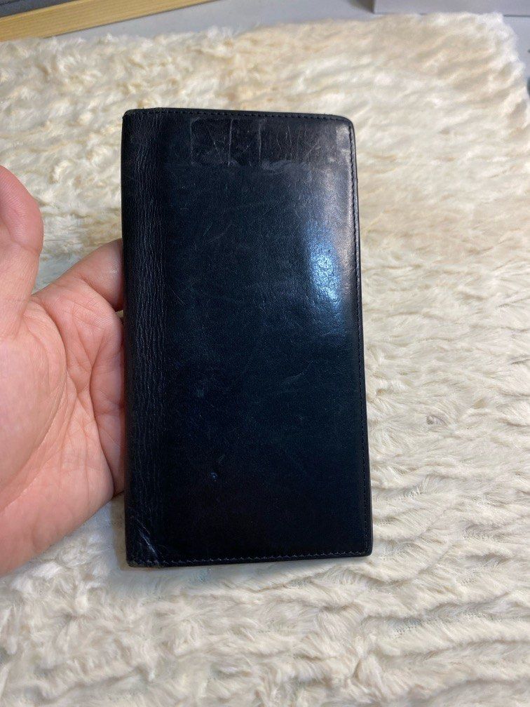 coach black (Category: Luxury Bags & Wallets) located in Antipolo. Submitted by prelovedcloseta (Listing ID 1350939446, Image 2). Description: auth coach black wallet with pen holder preloved size are indicated sa post pls check manipis lang siya.