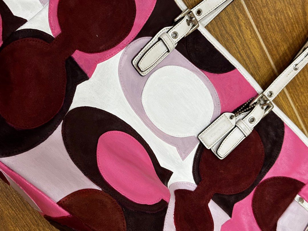 COACH Pink Tote Bag (Category: Luxury Bags & Wallets) located in Quezon City. Submitted by pinkandpersonal (Listing ID 1350979979, Image 3). Description: Coach Tote Bag - Color: Shades of Pink -Bag only -Professionally painted which is why no flaws -Fits 13-15 inch laptops -RFS: Extra bag, decluttering -Condition: 9/10 Price is negotiable, let me know your offers! .