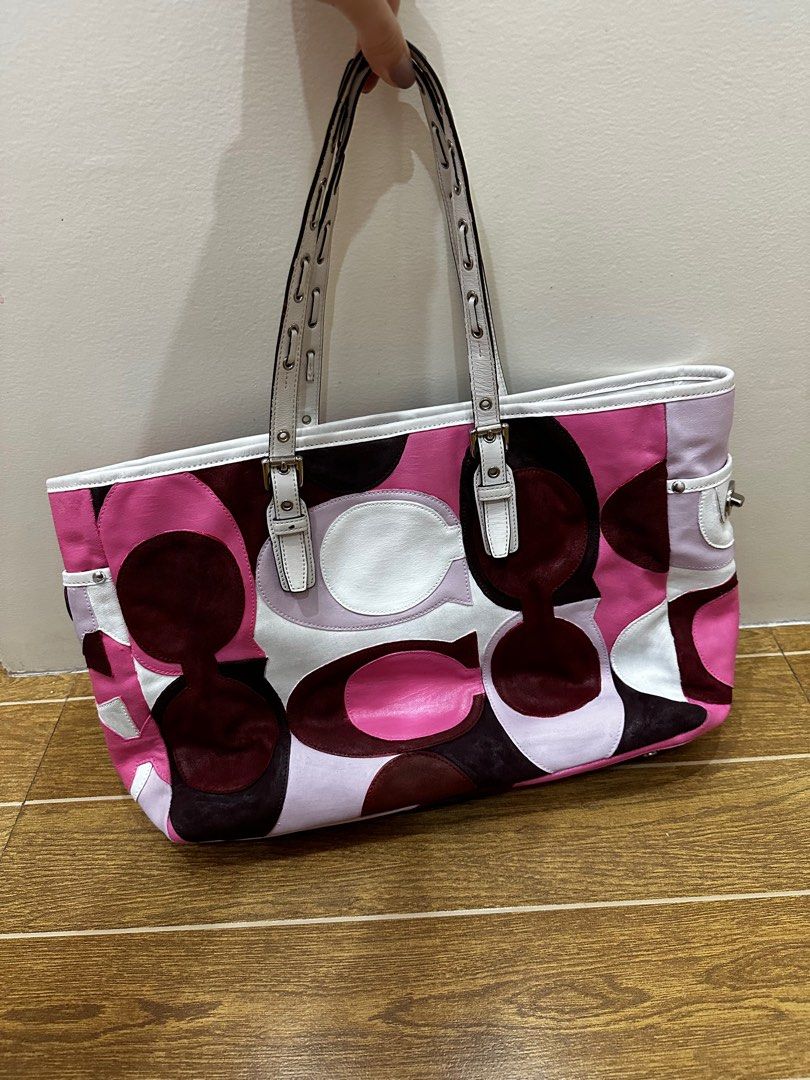 COACH Pink Tote Bag (Category: Luxury Bags & Wallets) located in Quezon City. Submitted by pinkandpersonal (Listing ID 1350979979, Image 1). Description: Coach Tote Bag - Color: Shades of Pink -Bag only -Professionally painted which is why no flaws -Fits 13-15 inch laptops -RFS: Extra bag, decluttering -Condition: 9/10 Price is negotiable, let me know your offers! .