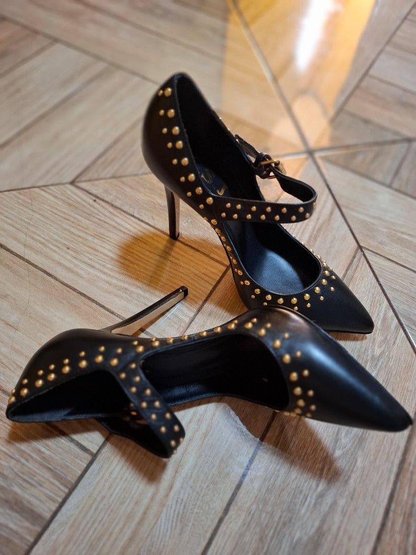 Collection of new borchiate (Category: Heels) located in Las Pinas. Submitted by zee_shops (Listing ID 1350905855, Image 2). Description: Collection of new borchiate Brand: Twinset color: Black size: 37 Condition: Brandnew bought in Canada.