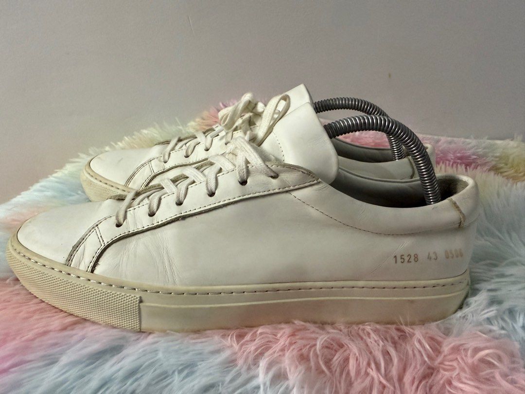 Common projects (Category: Sneakers) located in Baliuag. Submitted by sadeckmiguel (Listing ID 1351029020, Image 2). Description: Common projects Size 43 9/10 condition 5500.