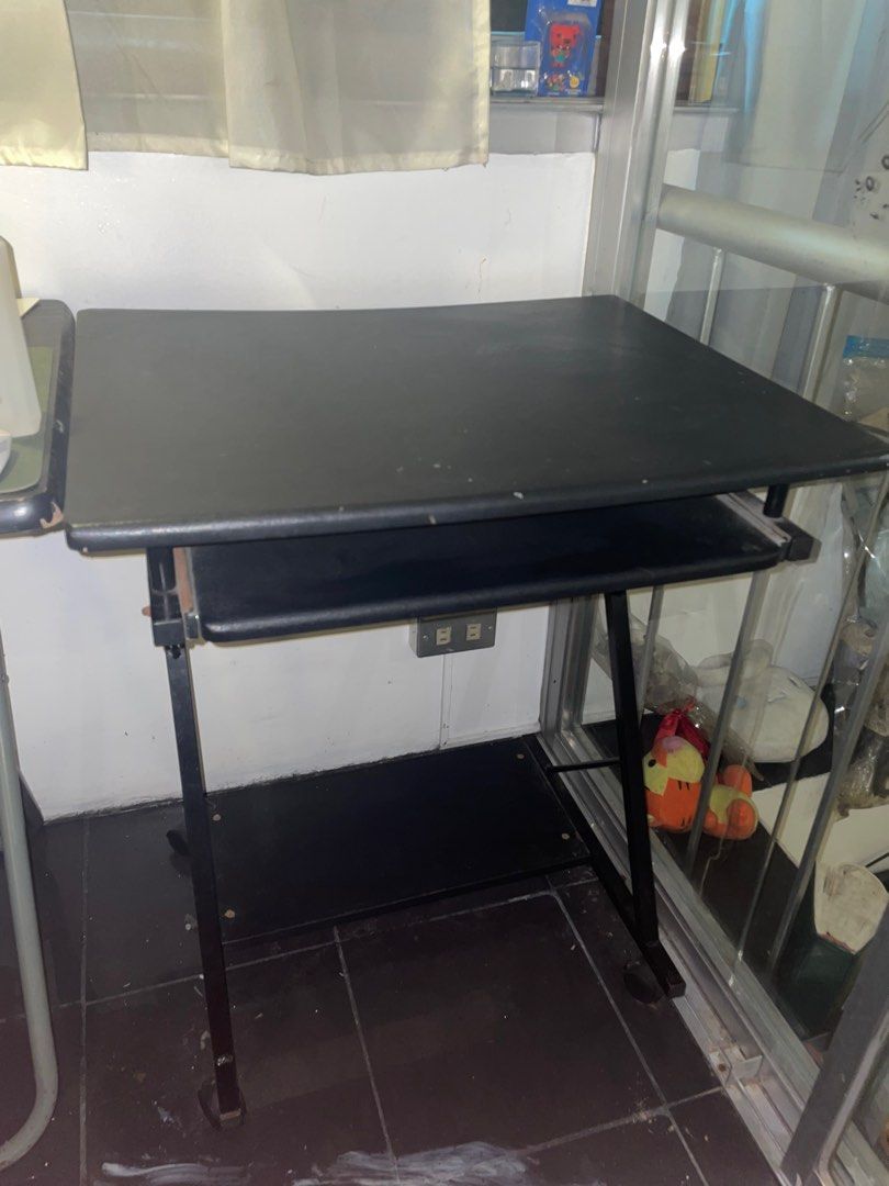 Computer desk table (Category: Tables & Sets) located in Caloocan City. Submitted by geridujale08210 (Listing ID 1351030937, Image 2). Description: Computer desk table with pull out No major issues only minor flaws i.e. unnoticeable scratches and paint splatters Shipping fee is courtesy of buyer ☺️ .