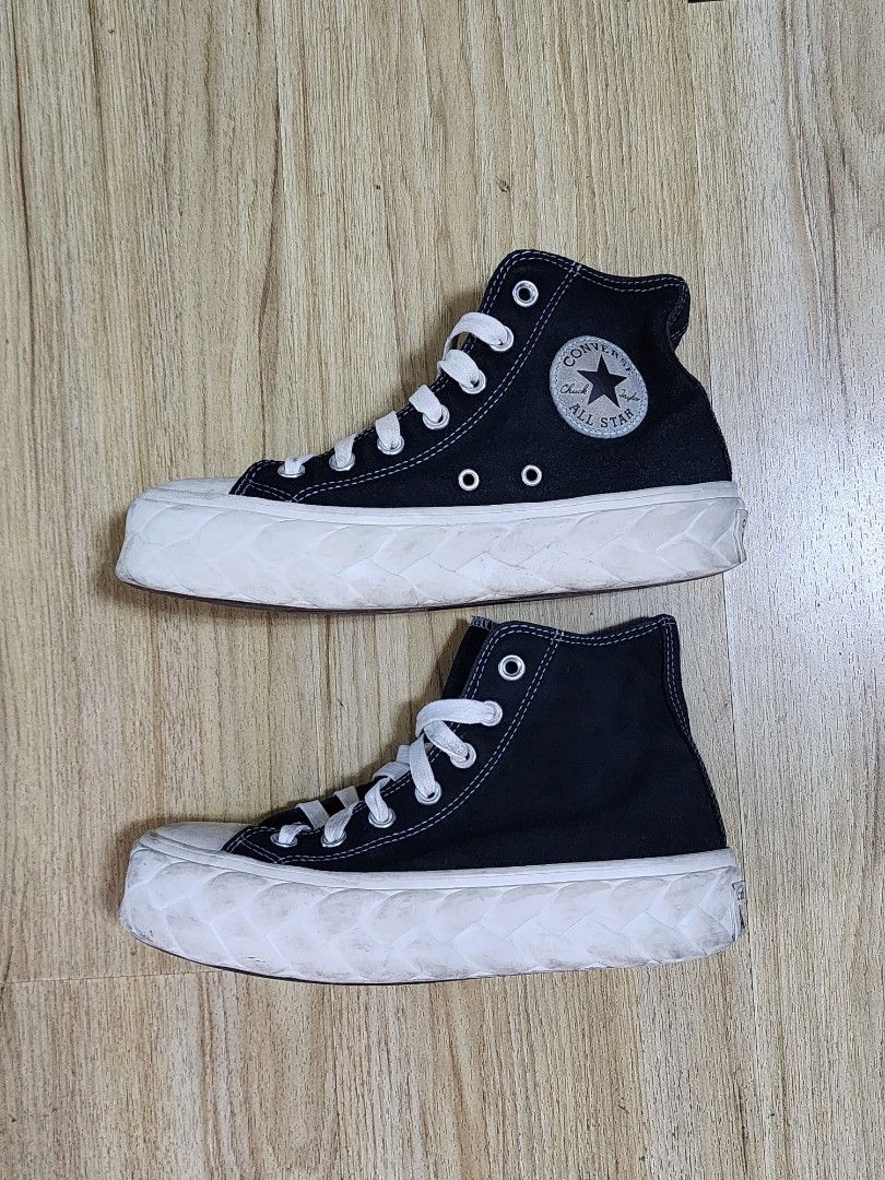 Converse Hi Cut Lift Cable Sneakers (Category: Sneakers) located in Manila. Submitted by jenkto (Listing ID 1350949891, Image 1). Description: Used a few times and outgrown by my daughter. In good condition except for some scuff marks on the sole. Size US 6.5 ** Best price posted already to declutter faster :).