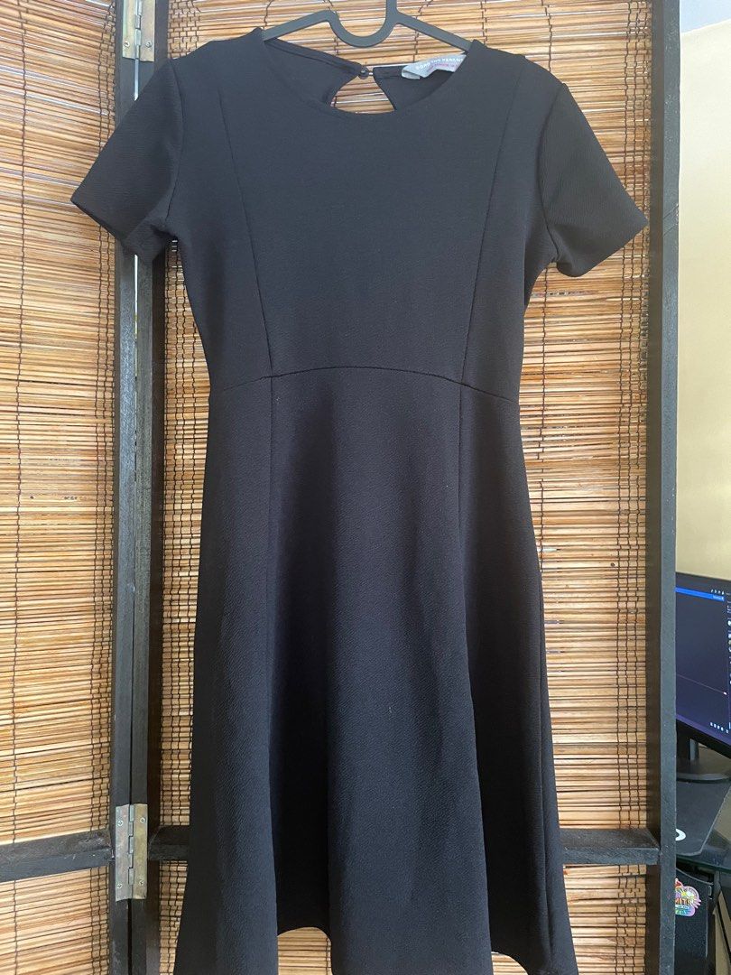 Dorothy perkins black dress (Category: Dresses) located in Quezon City. Submitted by katiedeemac (Listing ID 1350986198, Image 1). Description: Dorothy perkins black dress plain Small .