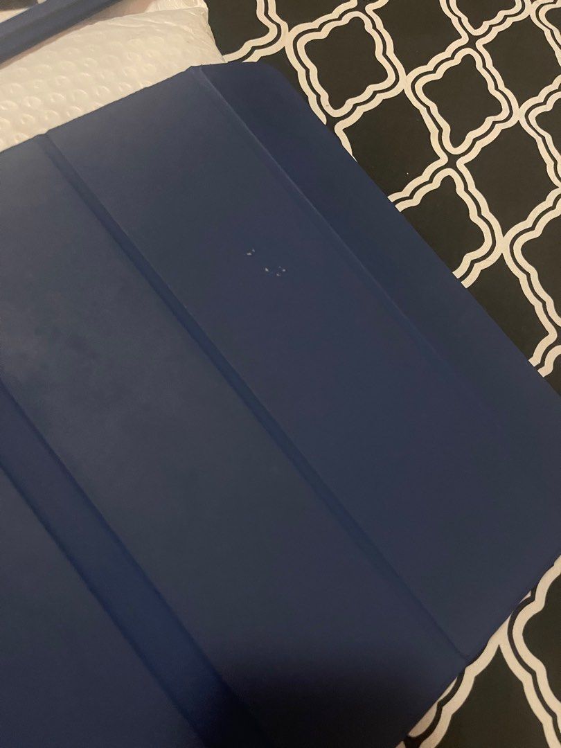 ESR Protective Case for Ipad m2 12.9” (Category: Cases & Sleeves) located in Lubao. Submitted by allanpovic (Listing ID 1351044248, Image 3). Description: Authentic esr case with dents (see pictures). Case is fine and good for everyday use with a detachable casing that still protect your ipad..