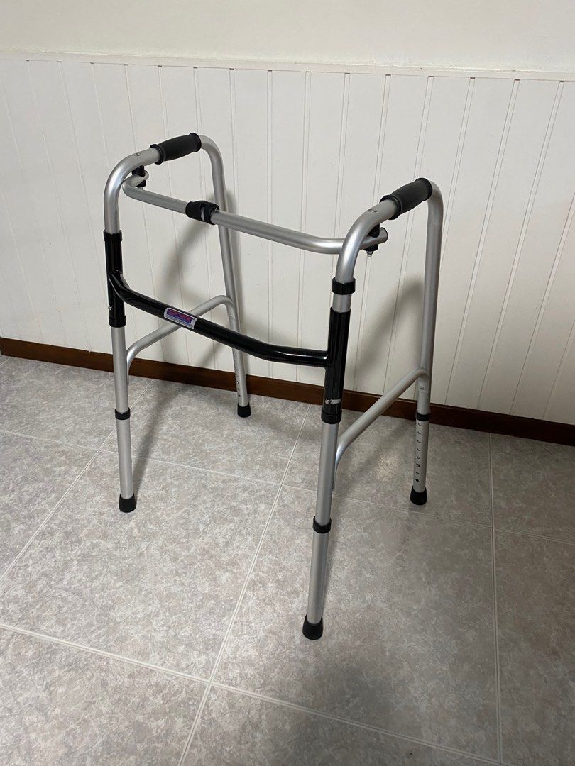 Foldable walking frame (Category: Other Assistive Aids) located in Singapore. Submitted by r8rgz88kjh (Listing ID 1351034849, Image 1). Description: Used few times at home only. Price negotiable.