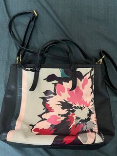 (Category: ) located in . Submitted by Leyla (Listing ID 1350951122, Image 1). Description: .