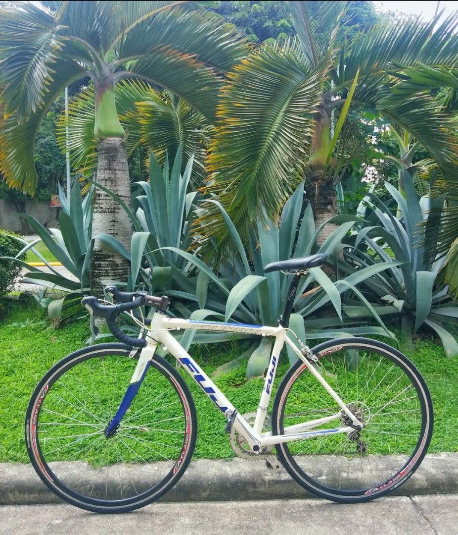 Fuji Roubaix 2.0 (Category: Bicycles) located in Cebu City. Submitted by buddylimong (Listing ID 1350986264, Image 1). Description: Fuji Roubaix 2.0 Frame: Fuji Altair 2 AL/Carbon seatstays Fork: Fuji FC-770 Carbon Groupset: Shimano Tiagra 9 speed - 34-50 Chain ring; 11-25 Cassette Breakset: Oval R300 Pedals: SpeedOne Cleats Drop bar, Seatpost & Stem: Oval Wheelset: 28/32 Alex AKX-R3.0 Hubs and Rims; 700 x 23c Vittoria Zaffiro Tires Saddle: Adamo