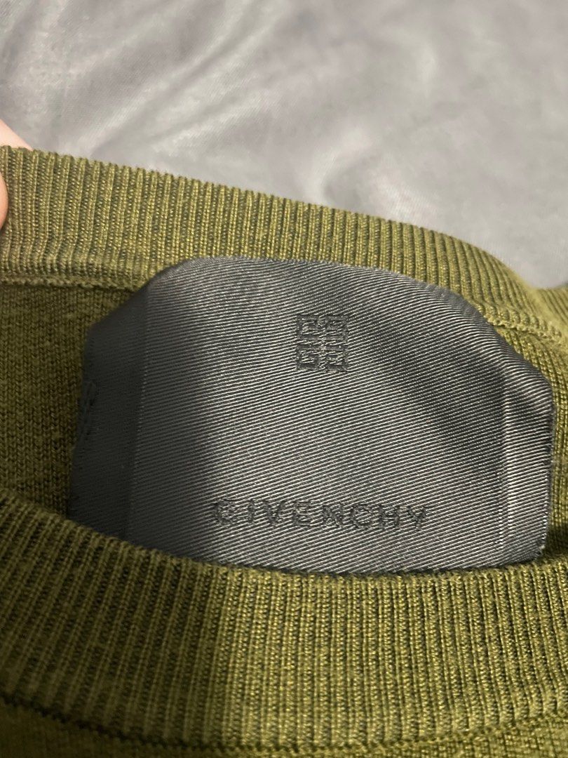 GIVENCHY 4G CREWNECK SILK SWEATER (Category: Coats, Jackets and Outerwear) located in Imus. Submitted by jrueee (Listing ID 1351019473, Image 3). Description: Lightly Used Price is Negotiable for SURE BUYER.