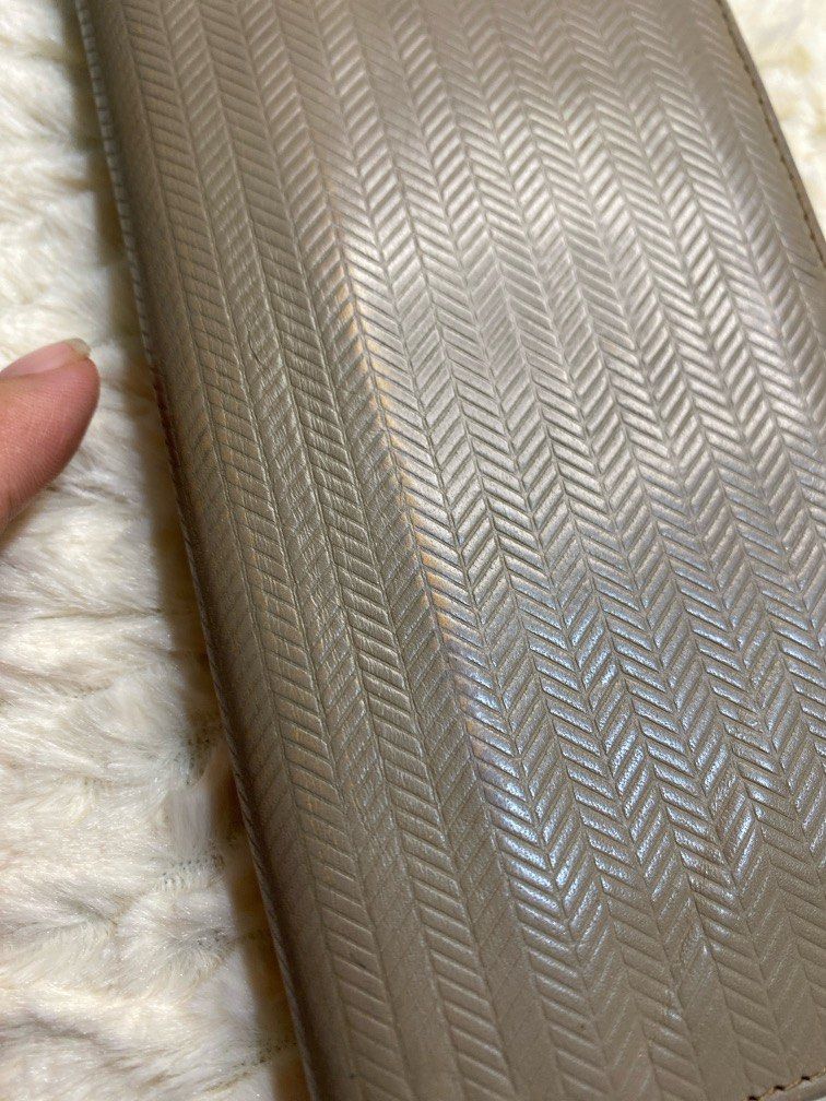 givenchy wallet (Category: Luxury Bags & Wallets) located in Antipolo. Submitted by prelovedcloseta (Listing ID 1350928602, Image 2). Description: auth givenchy long wallet preloved with signs of usage tolerable flaws 12 card slots 2 -3 bill compartment 1 coin slot with zipper.