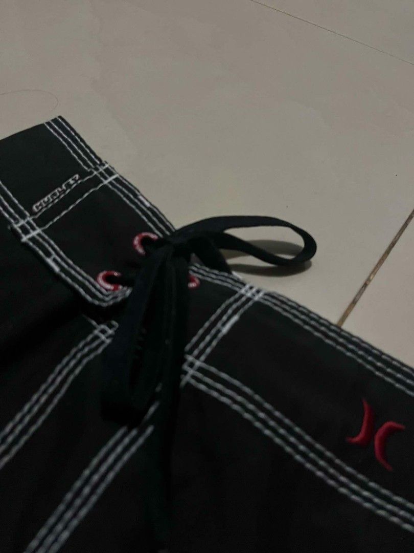 HURLEY BOARDSHORTS (Category: Shorts) located in Bacolod City. Submitted by thysecond2.fresh (Listing ID 1351036724, Image 3). Description: Hurley board short Size:32 on tag 10/10 color rate Verygood condition No issue.