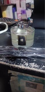 (Category: ) located in . Submitted by allaroundperfume (Listing ID 1351001593, Image 1). Description: .