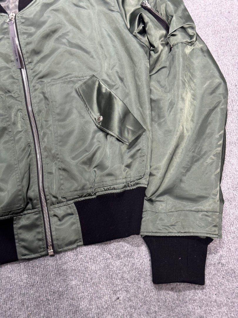 Maison Kitsuné Jacket (Category: Luxury Apparel) located in Manila. Submitted by mpac22222 (Listing ID 1350991996, Image 3). Description: Width: 20 in Length: 26 in Shoulder: 17 in Sleeve: 22.5 in Condition: 9/10 Material: Cotton.