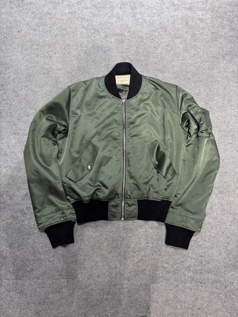 Maison Kitsuné Jacket (Category: Luxury Apparel) located in Manila. Submitted by mpac22222 (Listing ID 1350991996, Image 1). Description: Width: 20 in Length: 26 in Shoulder: 17 in Sleeve: 22.5 in Condition: 9/10 Material: Cotton.