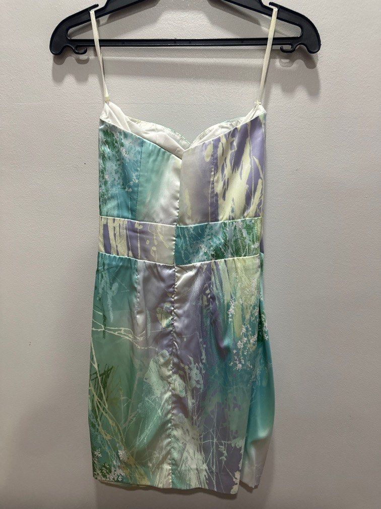 Mel Orlina Printed silk dress (Category: Dresses) located in Pasay City. Submitted by mpreloved57 (Listing ID 1351001136, Image 2). Description: Super nice in actual.