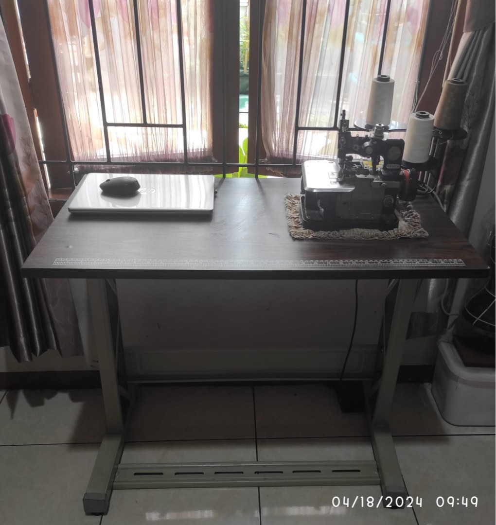 Mesin Obras Singer 81A1 dengan meja, Desain & Kerajinan Tangan, Lainnya ...