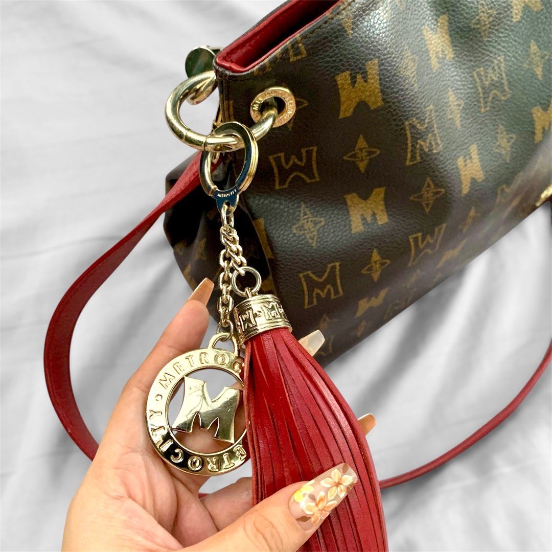 Metro City 2-way Sling/Handbag (Category: Luxury Bags & Wallets) located in Bulacan. Submitted by sweetmarijane (Listing ID 1351037744, Image 3). Description: ~ Color: 2 toned brown/red ~ Personal Collection ~ Rare finds ~ Like new ~ No flaws, no issue, no rubs 💛Guaranteed Authentic 🧡Please no lowballing! 🤎All the details are in the photos 🤎This is not a brand new product, manage your expectations—preloved pieces may show signs of wear.