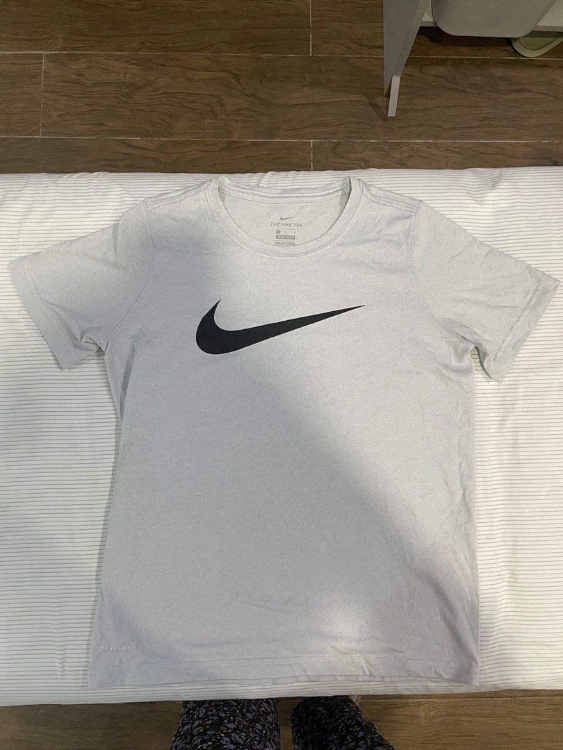 Nike boys shirt (Category: Babies & Kids Fashion) located in Quezon City. Submitted by ccamp17 (Listing ID 1351026838, Image 1). Description: .