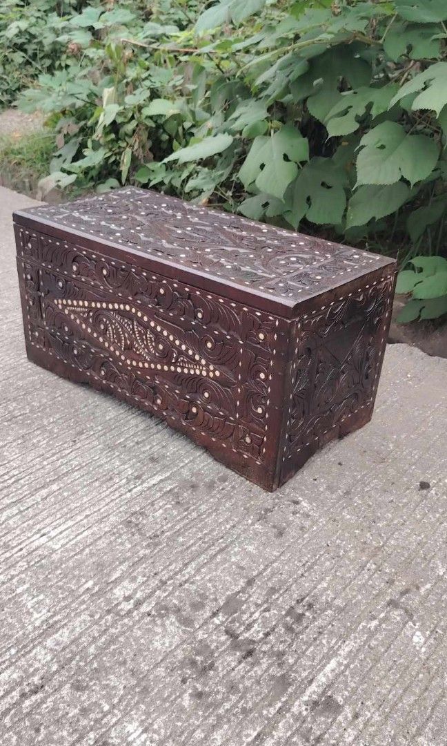 Old Maranao Baul (Category: Storage Boxes & Baskets) located in Rizal. Submitted by mommykiee (Listing ID 1350969272, Image 3). Description: Old maranao baul Made of narra wood W/ bone inlay & intricate carvings Size: L23.5 W11 H12inch Orig patina.