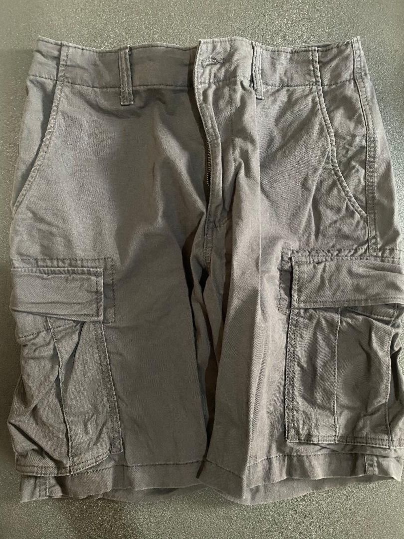 Old Navy Built-in Flex Dark Gray Cargo Shorts Size 33 (Category: Shorts) located in Manila. Submitted by sammy_99 (Listing ID 1350998342, Image 1). Description: Meet Ups are OK. Meet Up Location: Trinoma, SM North, Mall of Asia, SM Megamall, SM San Lazaro, Fisher Mall, Within City of Manila, or nearby area. P600. Old Navy Built-in Flex Dark Gray Cargo Shorts Size 33 Notes: Photos posted are of the actual item at hand. Authentic. Lived-in straight
