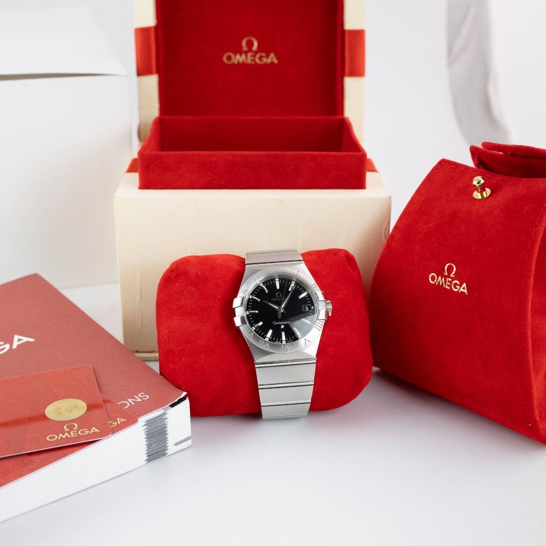 Omega Constellation (Category: Luxury Watches) located in Las Pinas. Submitted by collectiblewatchesmanila (Listing ID 1351034644, Image 2). Description: Omega Constellation The especially dramatic and enduring design concept of the OMEGA Constellation line is characterized by its famous “Griffes”, or claws, and striking dials. This model features a black dial with a date window at the 3 o’clock position and a scratch-resistant sapphire crystal. 