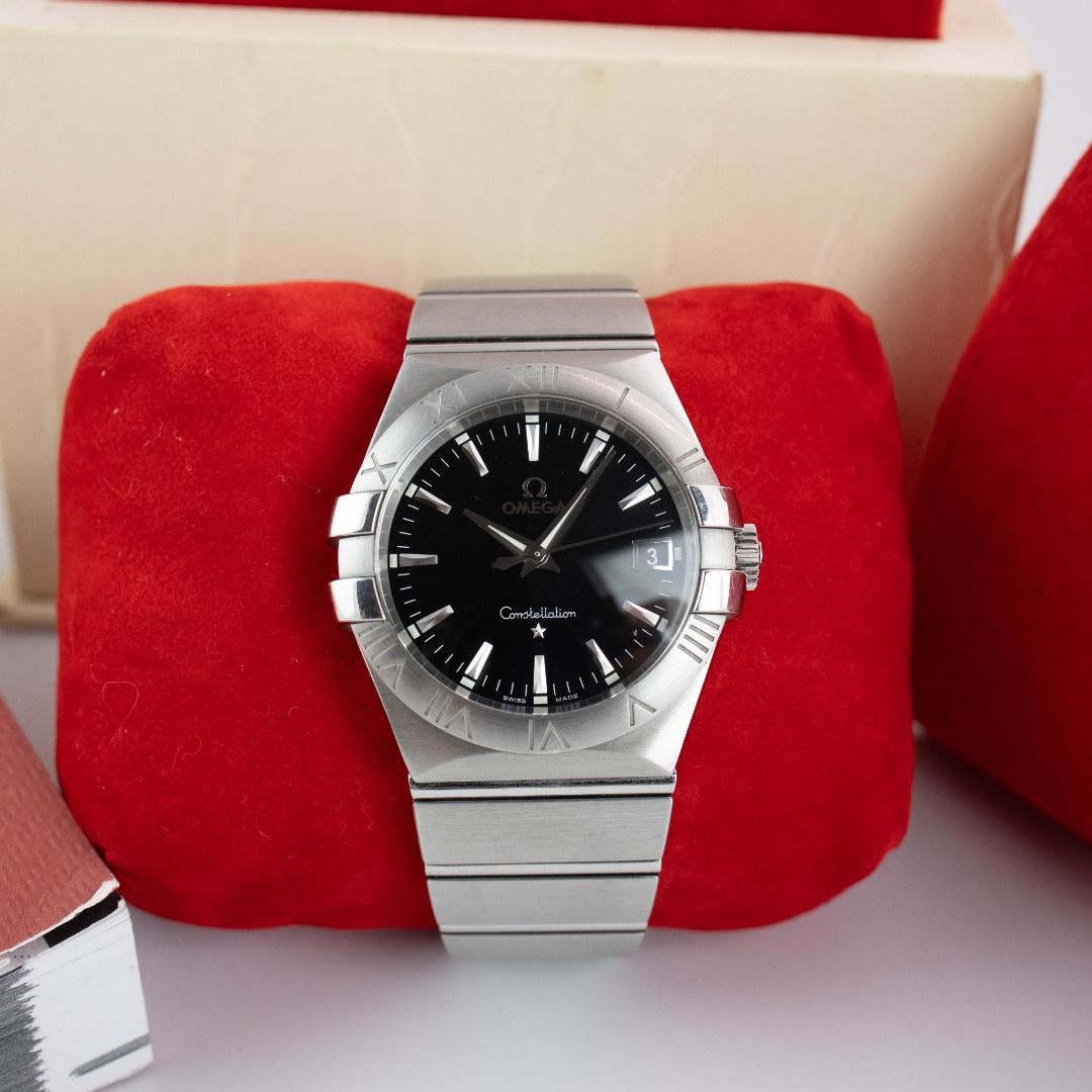 Omega Constellation (Category: Luxury Watches) located in Las Pinas. Submitted by collectiblewatchesmanila (Listing ID 1351034644, Image 3). Description: Omega Constellation The especially dramatic and enduring design concept of the OMEGA Constellation line is characterized by its famous “Griffes”, or claws, and striking dials. This model features a black dial with a date window at the 3 o’clock position and a scratch-resistant sapphire crystal. 