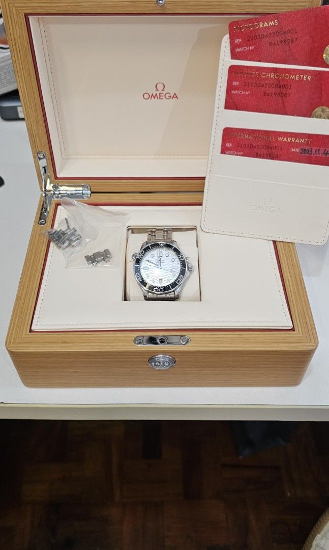 Omega Seamaster professional 300 "Great white" (Category: Luxury Watches) located in Manila. Submitted by ianpalabyab (Listing ID 1350923257, Image 3). Description: production date 2023. 5 year warranty until 2028 complete set. With box, cards. hard to find watch. bought i. AD JAPAN.