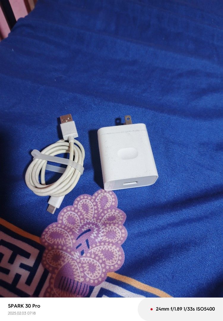 Oppo super vooc orig charger (Category: Chargers & Cables) located in Bulacan. Submitted by mondragon1007 (Listing ID 1351001863, Image 2). Description: used but not abused and still working perfect oppo super vooc charger 33wats see picture and pm me for more details thanks.