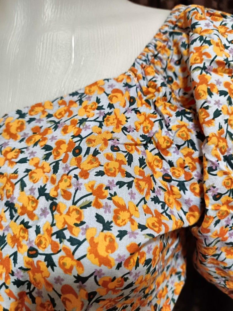 Orange floral puff sleeves (Category: Blouses) located in Quezon City. Submitted by faramiza (Listing ID 1350912226, Image 3). Description: best fit to medium to semi large.