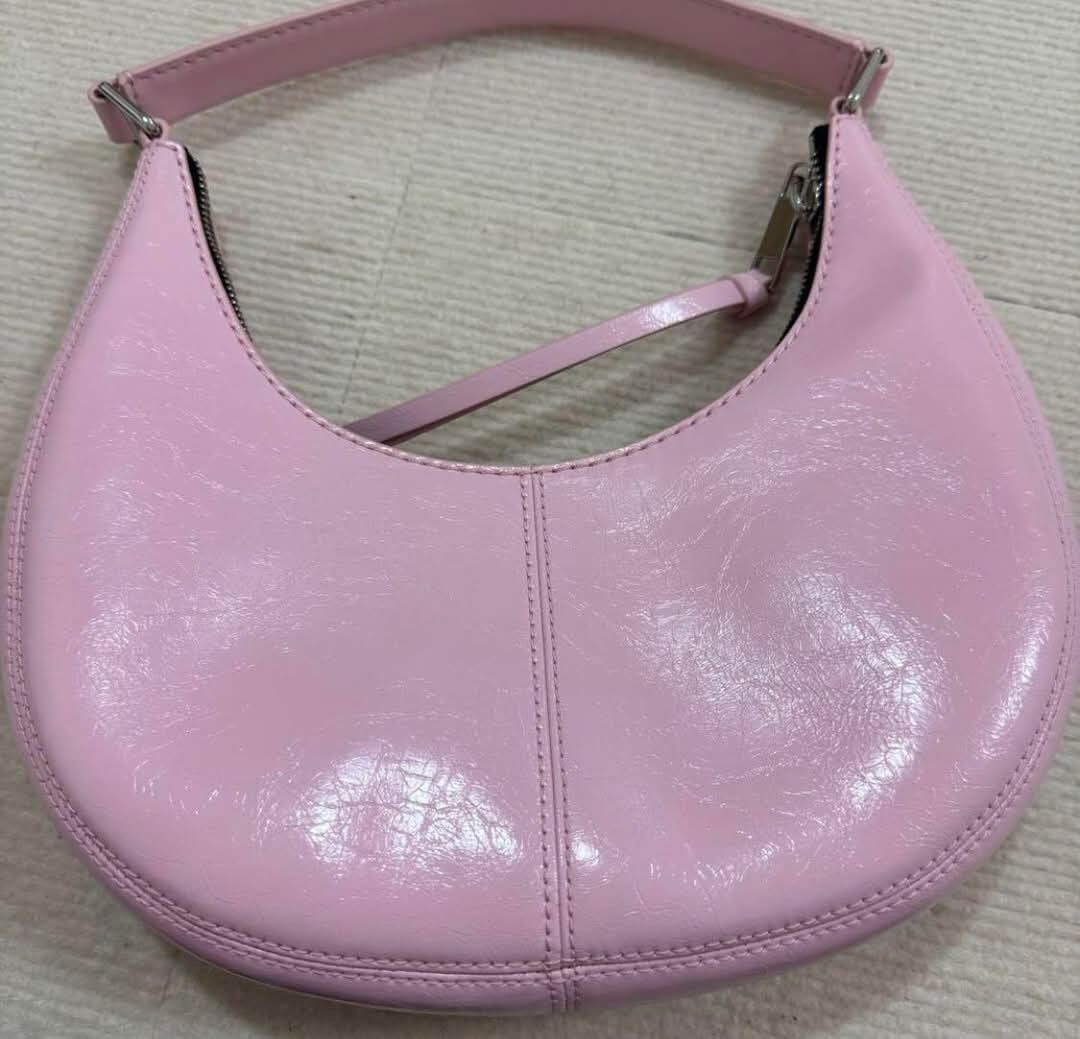 Original MJ (Category: Luxury Bags & Wallets) located in Bulacan. Submitted by vintage_purge (Listing ID 1351070445, Image 3). Description: mj 5900php ★Both the outside and inside are in very good condition! ★It is in mint condition with almost no signs of use◎ lets make reading a habit please ask us before proceeding into transactions we cater to those who understands preloved items first to pay gets the item settle for original at a very afford