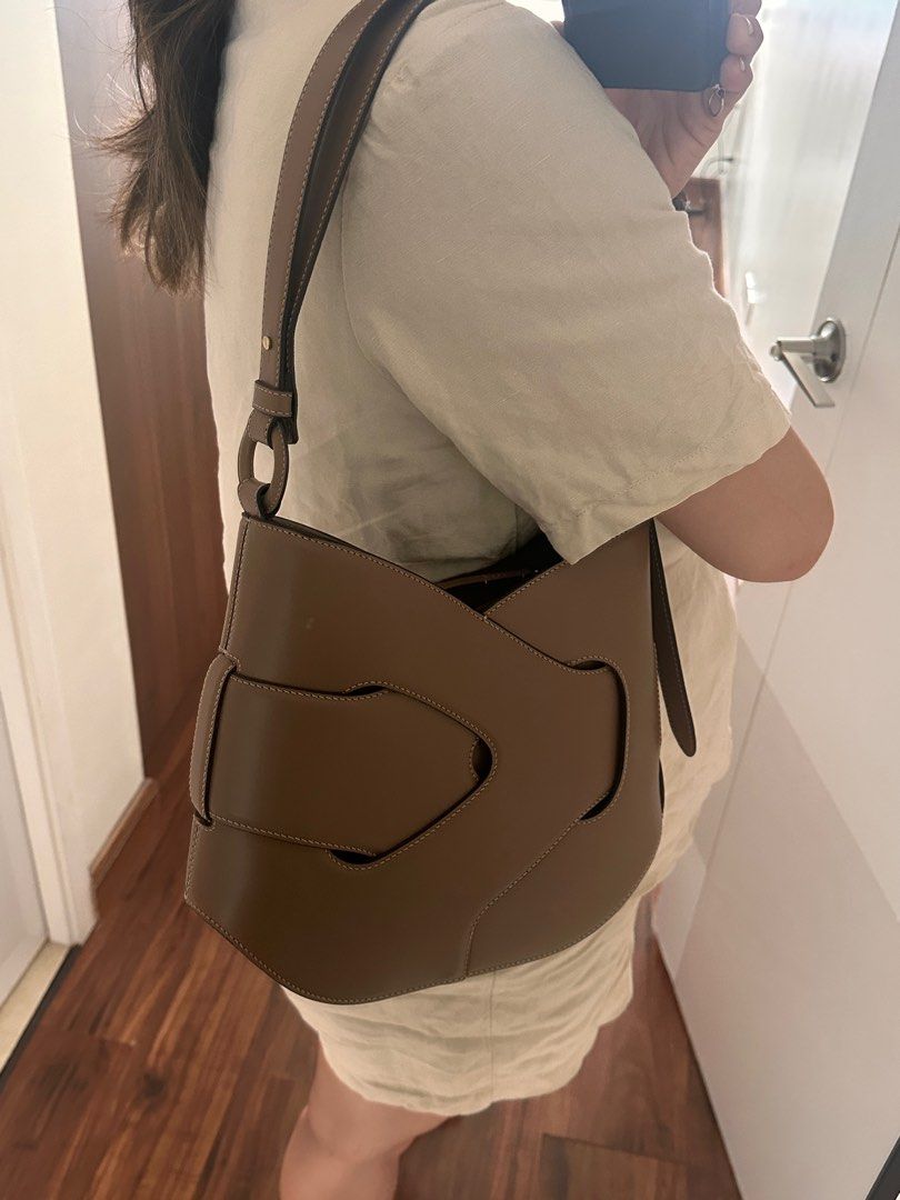 Polene Nodde Hobo smooth root brand new (Category: Shoulder Bags) located in Makati City. Submitted by arata_ (Listing ID 1350876062, Image 2). Description: Polène Nodde Hobo Edition Smooth Root Brand new — never used On hand and just arrived! With box and complete packaging from Polène. In photo for reference I’m 5’5” tall and 39 weeks pregnant for size reference. RFS: giving birth and was planning to use it but need to just sell it. Price inclu