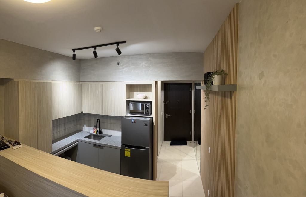 Condo Taft studio near DLSU (Category: Apartments & Condos) located in Makati City. Submitted by sarsi1977 (Listing ID 1351004973, Image 3). Description: Newly renovated studio unit in Avida Towers Prime Taft. 23sqm near DLSU and other universities, Vito Cruz, MoA Fully furnished with bed, fridge, , dining table, and lots of hidden storage cabinets. Available immediately.