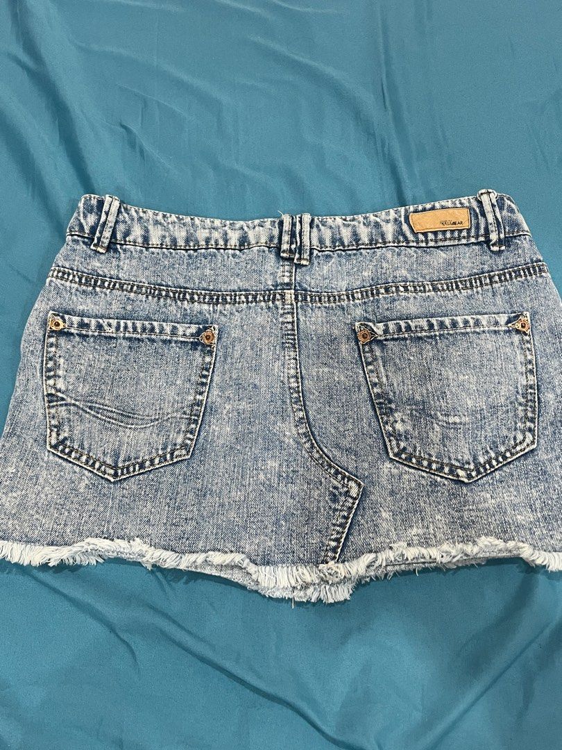 Pull & Bear Mini Skirt (Category: Skirts) located in Manila. Submitted by declutterwithnicole (Listing ID 1351069161, Image 2). Description: Pull & Bear Eur 36 Waistline- 34cm Length- 26cm Fits 26-27 inches waistline .