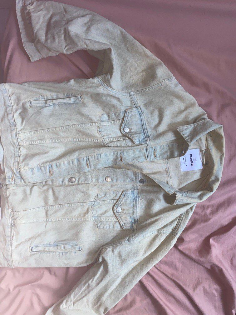 PULL AND BEAR OVERSIZED DENIM JACKET (Category: Coats, Jackets and Outerwear) located in Quezon City. Submitted by cookiekay (Listing ID 1350970609, Image 3). Description: Barely used Oversized for reference I'm 5 flat and until above my knees siya and I'm usually an XL sa clothes RFS: not my style anymore/decluttering.