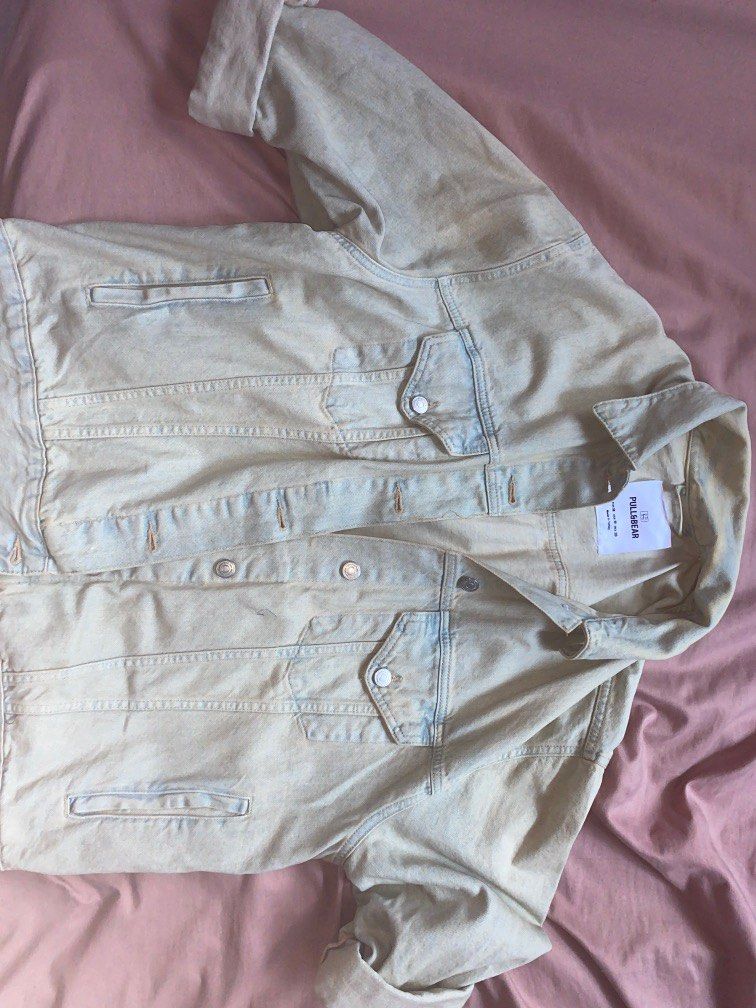 PULL AND BEAR OVERSIZED DENIM JACKET (Category: Coats, Jackets and Outerwear) located in Quezon City. Submitted by cookiekay (Listing ID 1350970609, Image 2). Description: Barely used Oversized for reference I'm 5 flat and until above my knees siya and I'm usually an XL sa clothes RFS: not my style anymore/decluttering.