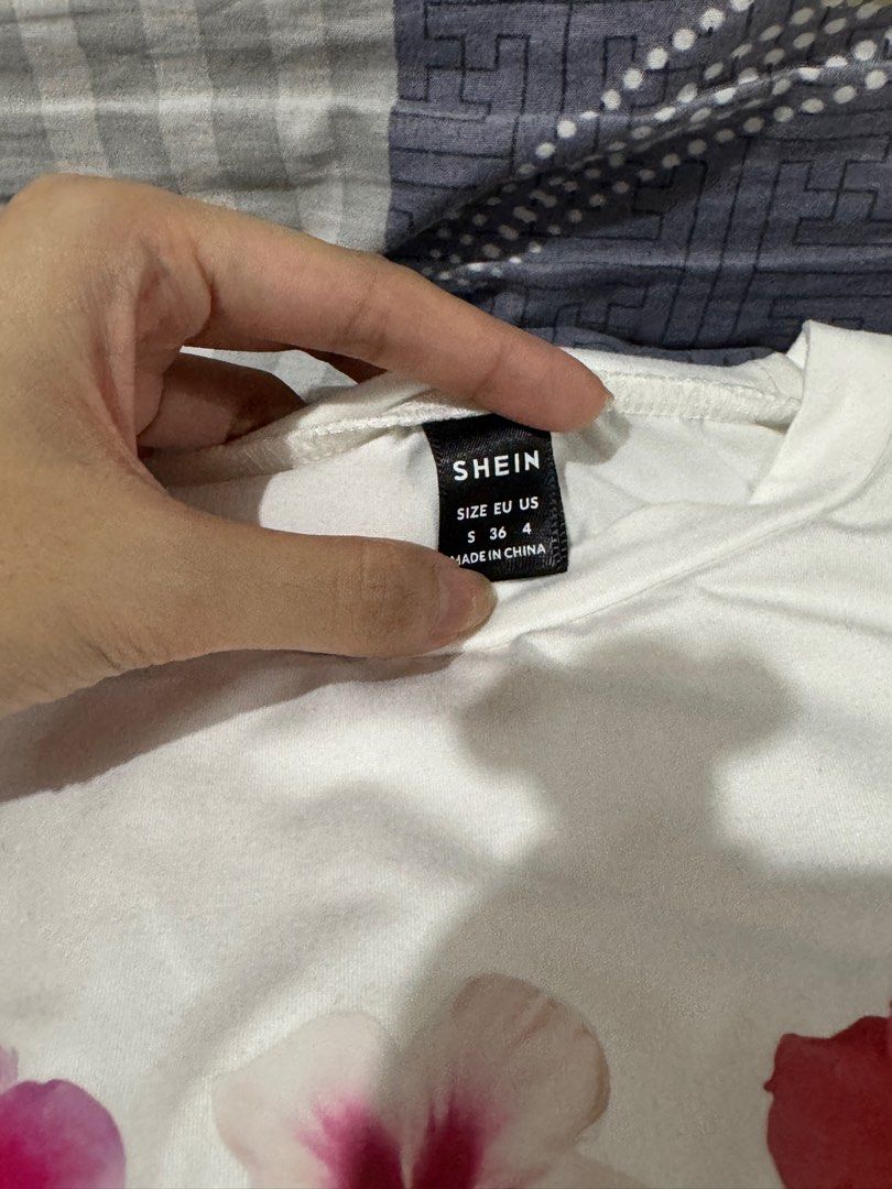 Shein trendy flowers cropped top (Category: Shirts) located in Manila. Submitted by liiiightt (Listing ID 1351002360, Image 2). Description: Shein cropped top pre loved Size small used once.