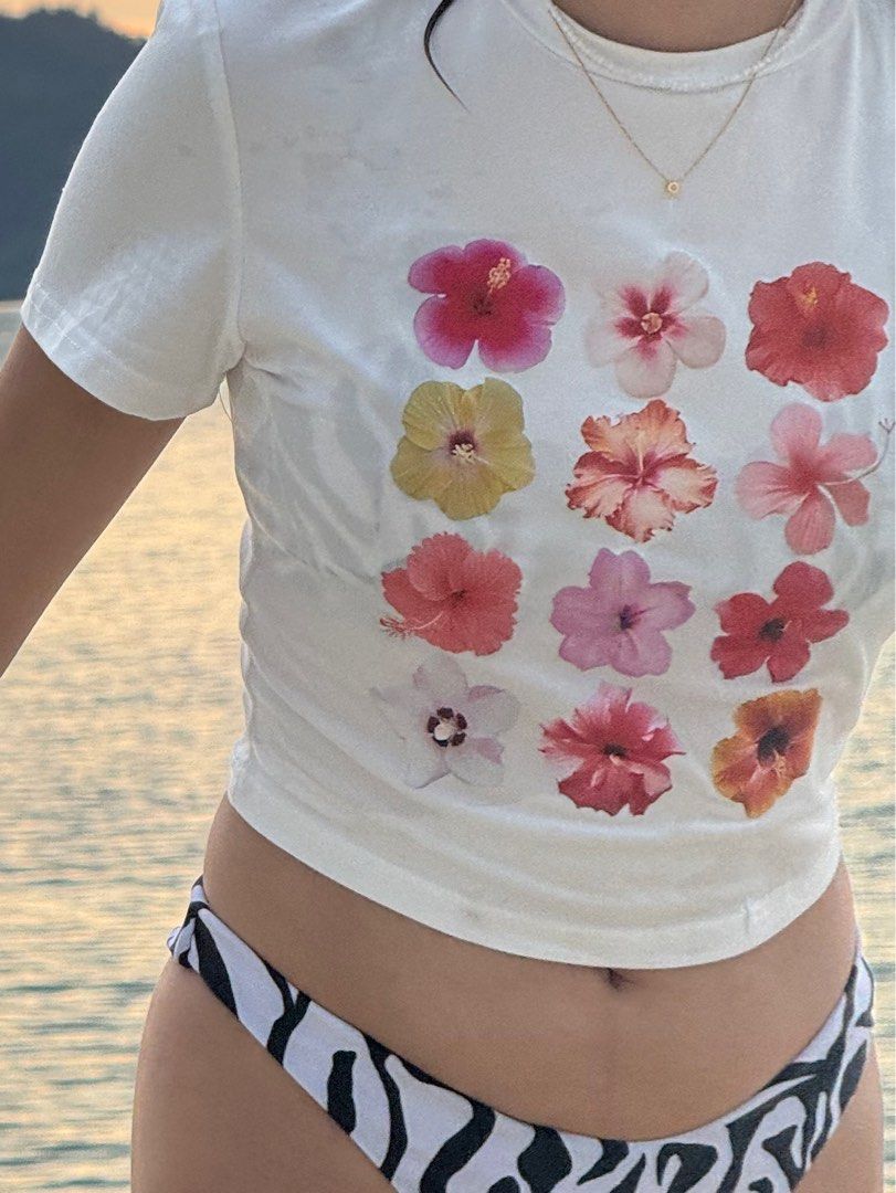 Shein trendy flowers cropped top (Category: Shirts) located in Manila. Submitted by liiiightt (Listing ID 1351002360, Image 3). Description: Shein cropped top pre loved Size small used once.