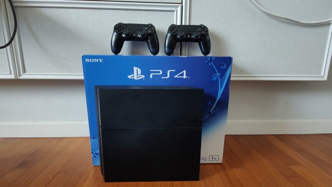 Sony PlayStation 4 PS4 Pro 1 TB Jet Black CUH-7200BB01 Game Console Full  Box F/S