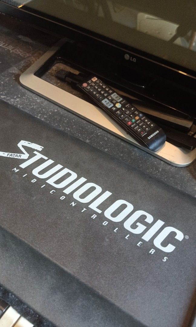Studiologic MIDI Controller (Category: Musical Instruments) located in Bulacan. Submitted by mysticdeer.6d7f47 (Listing ID 1350920164, Image 2). Description: Studiologic MIDI Controller Power Okey but Untested because No Speaker WYSiWYG 220V.