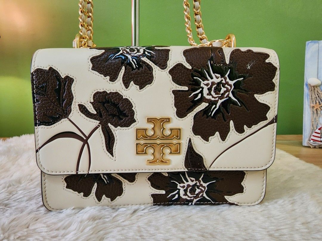 Tory Burch Eleanor Limited Edition (Category: Luxury Bags & Wallets) located in Rizal. Submitted by SassyCitiPH (Listing ID 1351048352, Image 2). Description: Tory Burch Eleanor Limited Edition Comes complete dustbag, plastic and paperbag Like new, no flaws. Kept unused. 2-way bag. personal item. Orig price Php 27K.