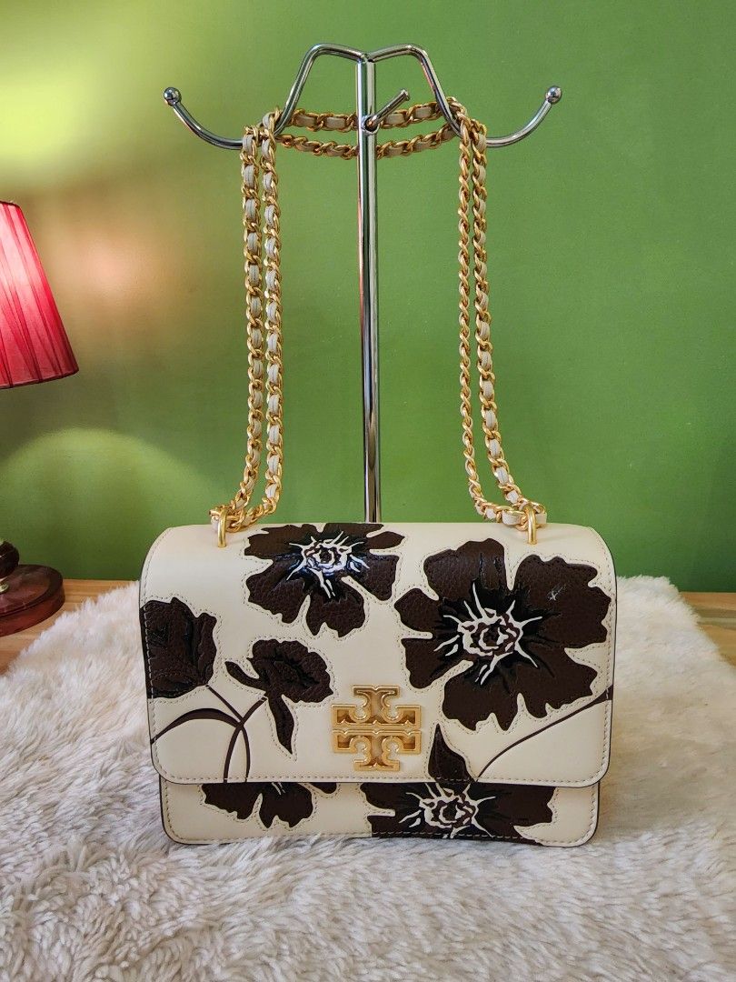 Tory Burch Eleanor Limited Edition (Category: Luxury Bags & Wallets) located in Rizal. Submitted by SassyCitiPH (Listing ID 1351048352, Image 1). Description: Tory Burch Eleanor Limited Edition Comes complete dustbag, plastic and paperbag Like new, no flaws. Kept unused. 2-way bag. personal item. Orig price Php 27K.